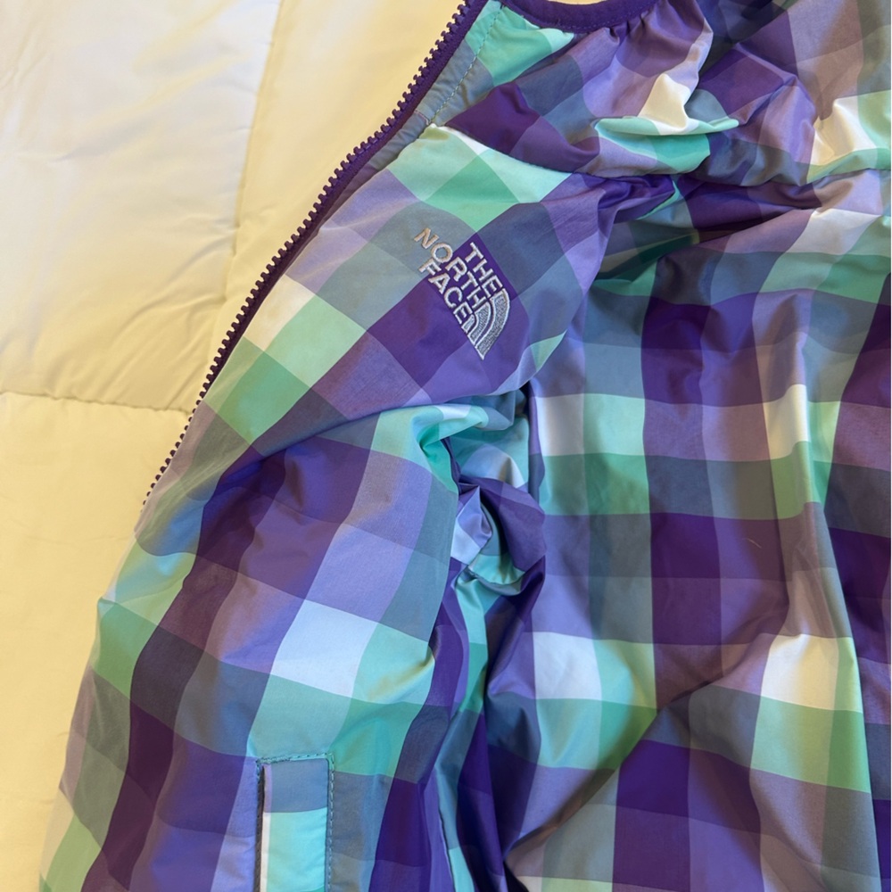 North Face Girls Down Hooded Jacket, Size 6. - Picture 5 of 9
